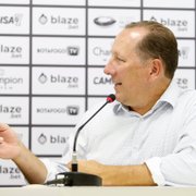 John Textor culpa tradutor e diz que não se arrependeu de nenhum reforço no Botafogo: ‘Defendo cada jogador que contratei’
