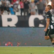 Erison comemora fim de jejum do Botafogo e dedica seu gol a Gustavo Sauer: 'Comemoração foi para ele'