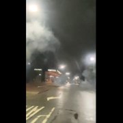 Torcedores do Botafogo fazem foguetório em frente ao hotel em que América-MG está hospedado