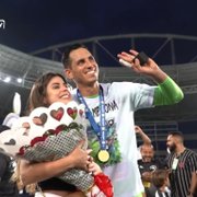 Esposa de Gatito fala de momentos de superação no Botafogo, traz novidade e revela sonho do goleiro