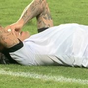 Botafogo informa que Victor Cuesta sofreu fraturas nos ossos da face após choque com Lucas Piazon no jogo contra o Cuiabá