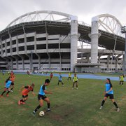 Botafogo planeja jogos do futebol feminino no Nilton Santos e tem projeto por arquibancada no campo anexo, revela coordenador