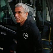Luís Castro cita semana complicada e explica atuação ruim do Botafogo no segundo tempo: ‘Quisemos ganhar com o coração e nos desorganizamos’