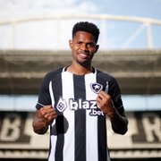 Apresentado, Júnior Santos relembra início no futebol amador e diz: 'É a realização de um sonho vestir a camisa do Botafogo'
