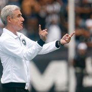 Ataque pelos lados, Tiquinho Soares e pressão na saída de bola adversária: analista destrincha trabalho de Luís Castro no Botafogo