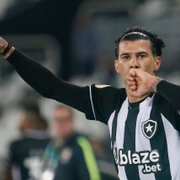 Em grande fase no Botafogo, Victor Cuesta vira 'intruso' entre reforços com gols
