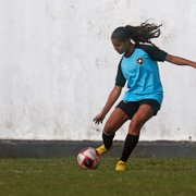 Joia da base, Giovanna, de 13 anos, treina com time profissional feminino do Botafogo