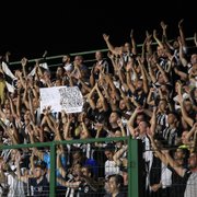 Torcida do Botafogo lota mais um setor visitante e dá show em vitória sobre o Goiás