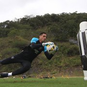Após servir a seleção do Paraguai, Gatito Fernández volta aos treinos e reforça Botafogo contra o Palmeiras