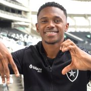 Destaque do Botafogo, Jeffinho assina contrato de patrocínio com a Puma