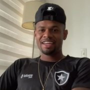 Júnior Santos recorda ‘bronca’ de Luís Castro no início de Botafogo x Coritiba e promete ‘rabiscar’ mais: ‘Comecei a pegar confiança’