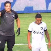 Botafogo: Rafael leva pancada na cabeça, tem afundamento e médico exige substituição; jogador queria ficar