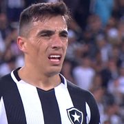 'Avenida Saravia' desagrada ao torcedor do Botafogo no jogo contra Coritiba e recebe duras críticas na TV: 'Um terror. Traz a máscara do Rafael logo'