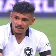 Comentaristas da Globo enchem Tiquinho Soares de elogios em estreia pelo Botafogo: ‘Diferente. Grande contratação’