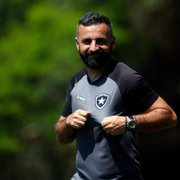 Auxiliar quer 'Botafogo das 12 últimas rodadas' e estima tempo para voltar a brigar por títulos