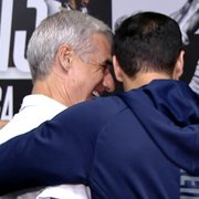 TV flagra cumprimento de Luís Castro e Abel Ferreira antes de Botafogo x Palmeiras: 'São grandes amigos'