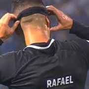 Rafael tira máscara de proteção no meio do jogo contra o Avaí, e TV relata advertência de médico do Botafogo