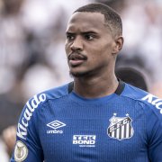 Santos tenta segurar John, alvo do Botafogo, mas goleiro quer sair, diz site