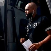 Chay é comunicado pelo Botafogo de que não está nos planos para 2023; preferência é por empréstimo para clube da Série A