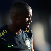 Decisão do Botafogo sobre Douglas Costa traz alívio