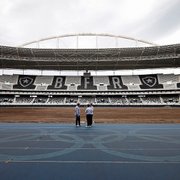 Prazos, qualidade, uso após shows, chuteira, estilo de jogo, velocidade da bola… Empresa detalha grama sintética do estádio do Botafogo