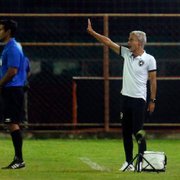 Luís Castro fala sobre vaias da torcida do Botafogo e elogia volta por cima de Gabriel Pires: ‘Mostra o caráter do jogador e da equipe’