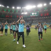 Luís Castro tem um plano! Repórter relata orientação de técnico do Botafogo a Victor Sá com jogada treinada que gerou gol