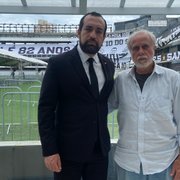 Presidente do Conselho Fiscal e ídolo Afonsinho representam Botafogo em velório de Pelé