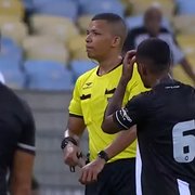 ‘Central do Apito’ diz que pênalti marcado em Fluminense x Botafogo é ‘discutível’, mas afirma: ‘Se marcou, Rafael deveria ter sido expulso’