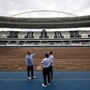 Presidente do Fluminense fala sobre polêmicas no Maracanã e revela conversa recente com John Textor sobre Estádio Nilton Santos, do Botafogo