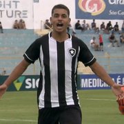 Destaque da estreia do Botafogo na Copinha, Sapata pede música e celebra primeiro hat-trick da carreira