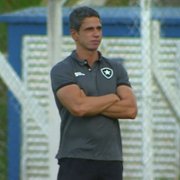 Técnico do Botafogo elogia torcida do Lemense, celebra vaga e destaca personalidade de Sapata após pênalti perdido: ‘Faz parte da formação deles’
