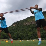 FOTOS: Raí e Janderson, do time B, treinam com elenco principal do Botafogo
