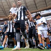 Jornalista aponta novidade em estilo de jogo do Botafogo: 'Me chamou muita atenção a pressão alta'