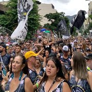 Ninguém cala! Bloco de torcedores do Botafogo agita Carnaval em Nova Friburgo