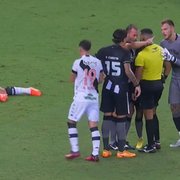Comentarista corneta confusões de Vasco x Botafogo e acha que Joel Carli deveria ser expulso: &#8216;Era para tomar uns três amarelos&#8217;