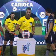 Árbitro relata na súmula ‘copo com líquido amarelo’ e lata atirados pela torcida do Botafogo após empate no Luso-Brasileiro