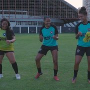 VÍDEO: em &#8216;dia de jogadora&#8217;, sócias participam de ação com futebol feminino do Botafogo