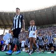 Botafogo analisa igualar proposta do Bahia por Victor Cuesta ao Internacional 