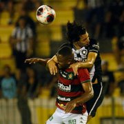 Comentarista: &#8216;A instabilidade do Botafogo se reflete no campo. Sensação é que time não tem liga&#8217;