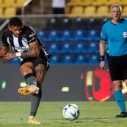 Tiquinho Soares comemora hat-trick no Botafogo e diz: &#8216;Aos poucos vamos trazendo a torcida para o nosso lado&#8217;