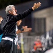 Comentarista critica trabalho de Luís Castro no Botafogo e levanta ponto: 'Perfil dele não é mais de diretor?'