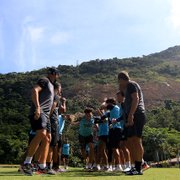 Com corredor para aniversariantes, Botafogo treina de olho na Portuguesa
