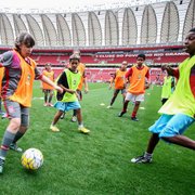 CBF regulamenta e institui futebol misto no Brasil, com equipes masculinas e femininas
