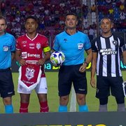 Comentarista conta tempo de paralisação em Sergipe x Botafogo e diz: ‘Árbitro poderia ter dado 13 minutos de acréscimo’