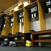 Botafogo escalado com três zagueiros e surpresa no meio para enfrentar a Portuguesa
