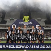 Comentarista elogia time do Botafogo, mas faz ressalvas à torcida: &#8216;Ter dez mil contra o São Paulo não existe&#8217;