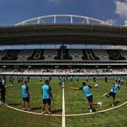 Botafogo treina no novo gramado do Nilton Santos na véspera de estreia na Sul-Americana