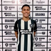 Botafogo oficializa contratação de Gabriel Peixoto, zagueiro revelação do Resende, para o sub-20