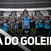 VÍDEO: ídolo, Manga visita goleiros do Botafogo, é homenageado e ganha elogios